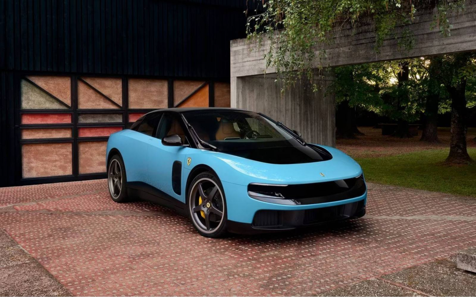 Ferrari Luce : la voiture électrique de trop ? Retour sur un backlash révélateur d’un risque marketing majeur